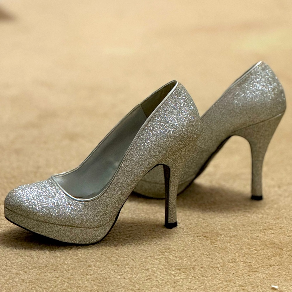 Silver sparkly platform pumps size 6